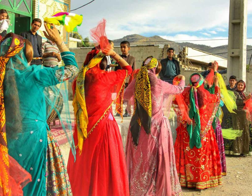 Luri women are free to participate in different social activities, to wear colorful traditional clothing and to sing and dance in different ceremonies. Their music, clothing and folk dances are among the Lurs most distinctive ethno-cultural characteristics. Dasmâl-bâzi dance, Mamasani, Iran